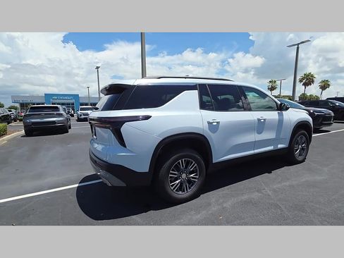 New 2026 Chevrolet Traverse LT w/ Driver Confidence Package AWD/4WD image 17