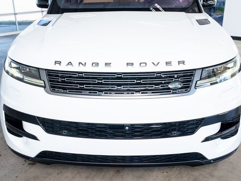 Used 2023 Land Rover Range Rover Sport SE image 15