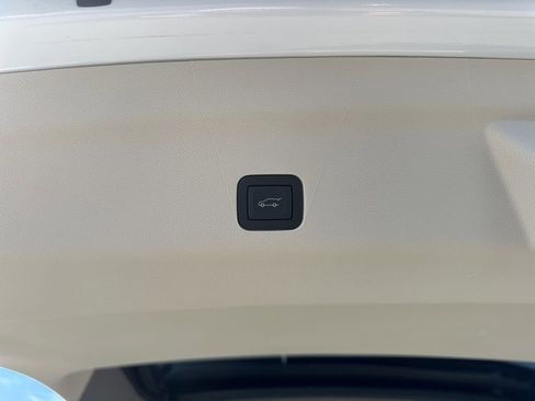 Used 2025 Cadillac Escalade ESV Sport Platinum w/ LPO, ONYX Package image 35