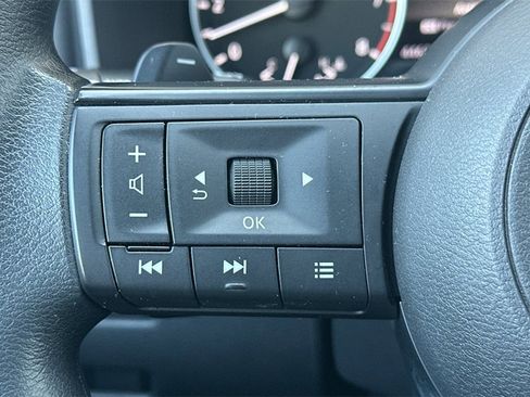 Used 2024 Nissan Rogue SV image 27