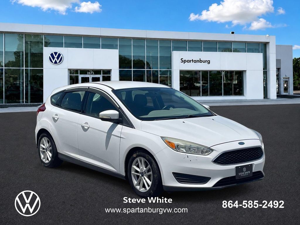 Used 2015 Ford Focus SE FWD image 1