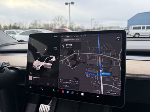 Used 2022 Tesla Model Y Performance image 25