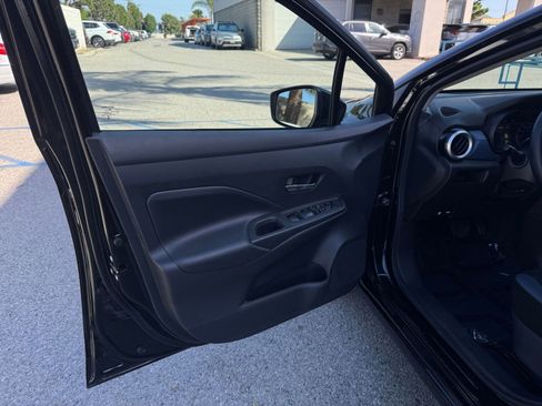 Used 2025 Nissan Versa SV image 18