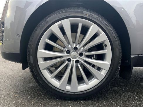 New 2025 Land Rover Range Rover Long Wheelbase SE image 11