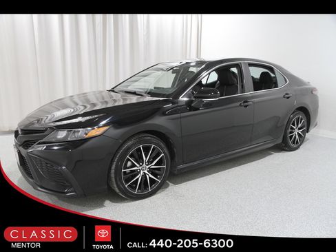 Certified 2023 Toyota Camry SE image 3