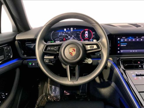 Certified 2025 Porsche Panamera 4 image 15