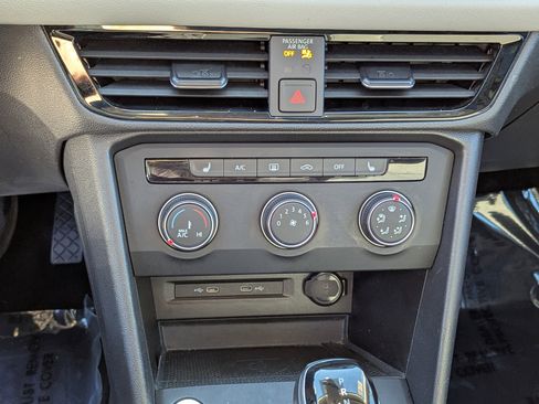 Used 2022 Volkswagen Taos SE w/ Panoramic Sunroof Package image 22