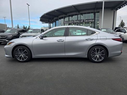 Used 2025 Lexus ES 300h w/ Premium Package image 3