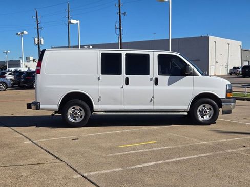 Used 2022 GMC Savana 2500 w/ Driver Convenience Package image 4