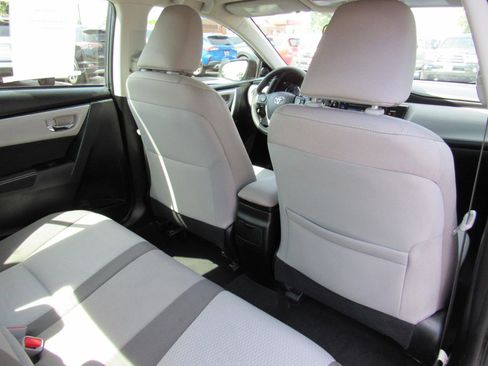Used 2017 Toyota Corolla LE w/ Carpet Mat Package (TMS) FWD image 30