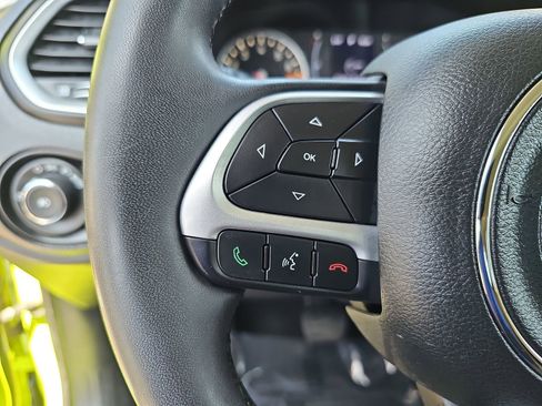 Used 2018 Jeep Renegade Latitude w/ Advanced Technology Group FWD image 16