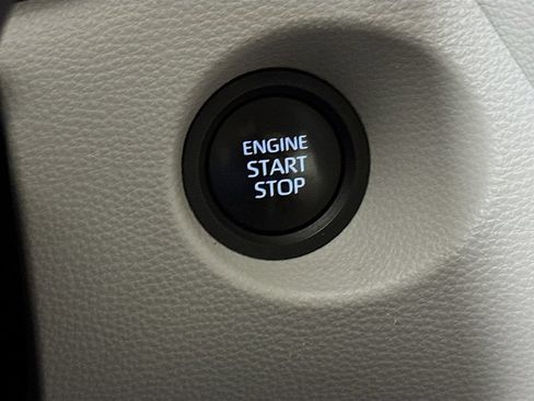 Used 2024 Toyota Corolla Cross LE FWD image 18