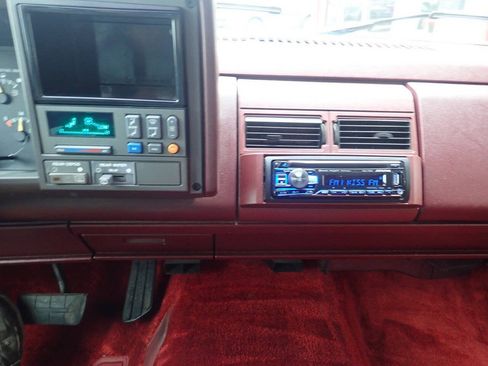 Used 1994 Chevrolet Suburban 2WD image 5