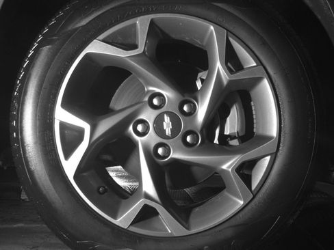 Used 2025 Chevrolet Trax LT FWD image 13