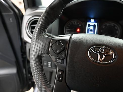 Used 2022 Toyota Tacoma TRD Off-Road image 23