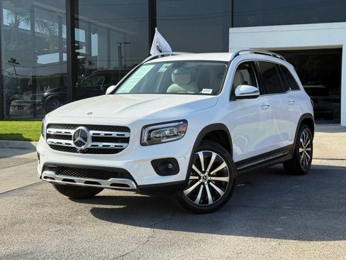 Used 2022 Mercedes-Benz GLB 250 w/ Premium Package Lite image 2