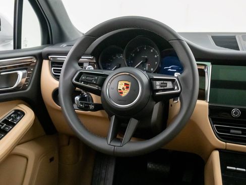 Certified 2026 Porsche Macan AWD/4WD image 12