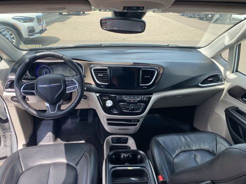 Used 2018 Chrysler Pacifica Touring-L w/ Advanced Safetytec Group FWD image 7
