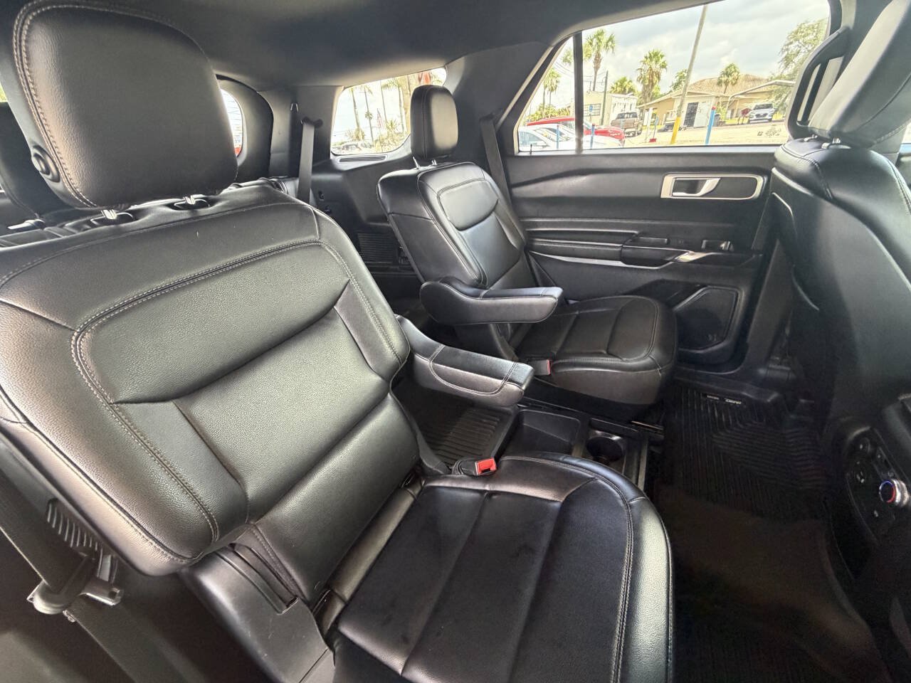 Used 2020 Ford Explorer XLT w/ Equipment Group 202A RWD image 17