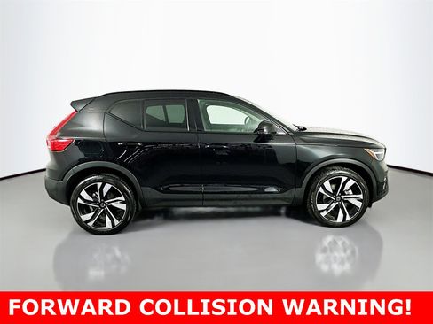 Used 2025 Volvo XC40 B5 Plus image 8