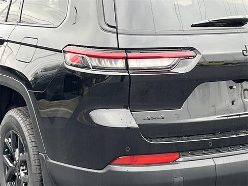 New 2025 Jeep Grand Cherokee L Altitude image 5