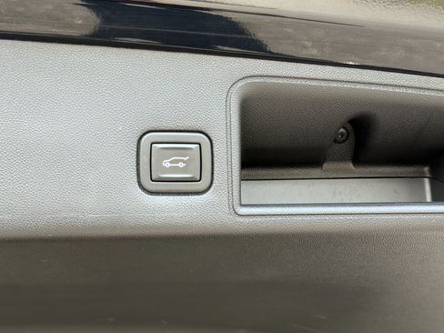 Used 2021 GMC Terrain SLT w/ Infotainment Package II FWD image 19