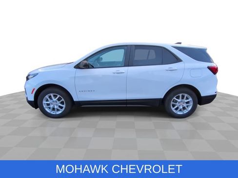 Used 2024 Chevrolet Equinox LS w/ LS Convenience Package AWD/4WD image 6