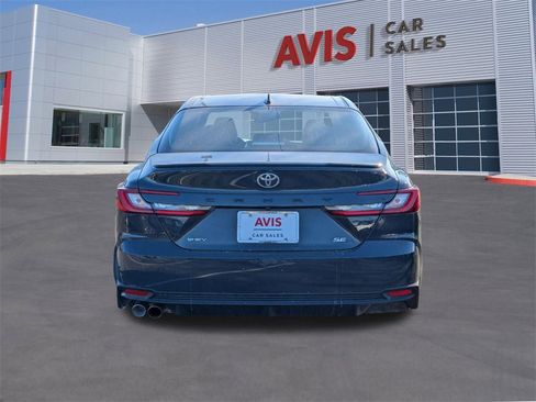Used 2025 Toyota Camry SE image 5