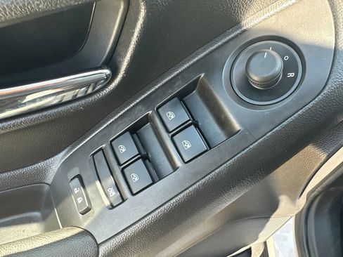 Used 2021 Chevrolet Trax LT w/ LT Convenience Package AWD/4WD image 16