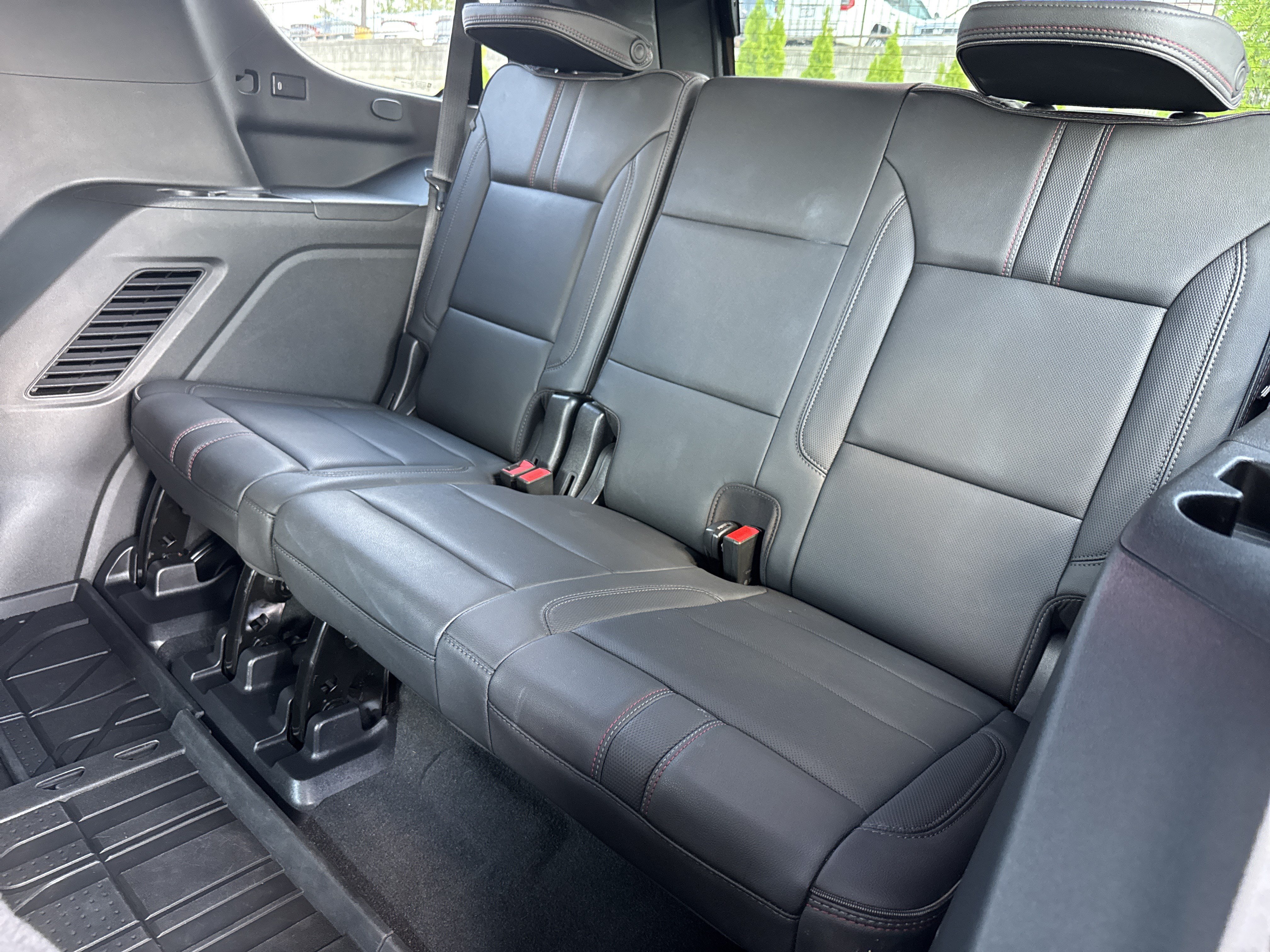 Used 2022 Chevrolet Tahoe RST w/ Luxury Package AWD/4WD image 32