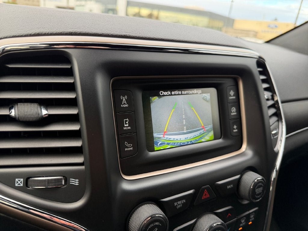 Used 2016 Jeep Grand Cherokee Limited AWD/4WD image 17