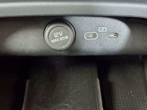 Used 2025 Volvo XC40 B5 Core AWD/4WD image 26