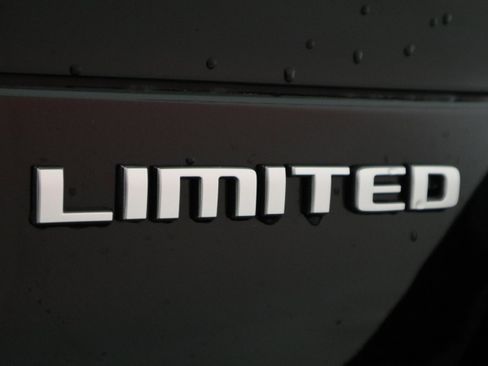 New 2025 Jeep Grand Cherokee L Limited w/ Luxury Tech Group II AWD/4WD image 39