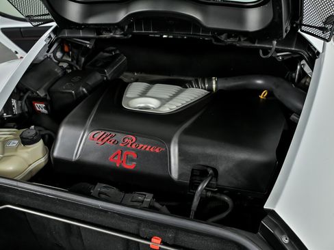 Used 2015 Alfa Romeo 4C Coupe w/ Leather Interior Group image 17