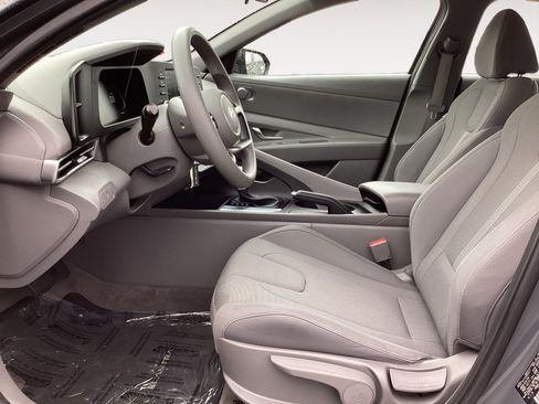Used 2024 Hyundai Elantra SE FWD image 25