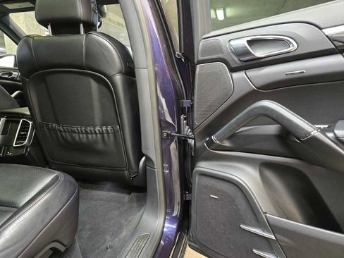 Used 2017 Porsche Cayenne image 27