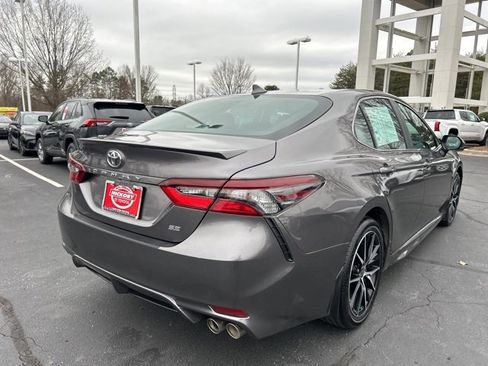 Used 2022 Toyota Camry SE image 5