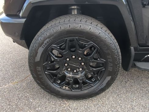 Used 2025 GMC Hummer EV 2X image 34