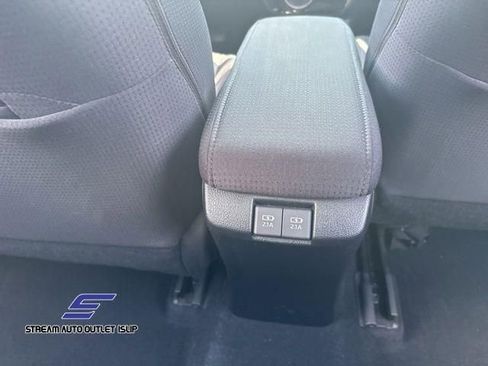 Used 2022 Toyota Prius Prime LE image 16