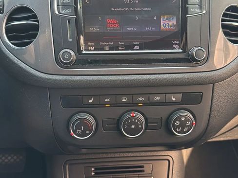 Used 2017 Volkswagen Tiguan S image 53