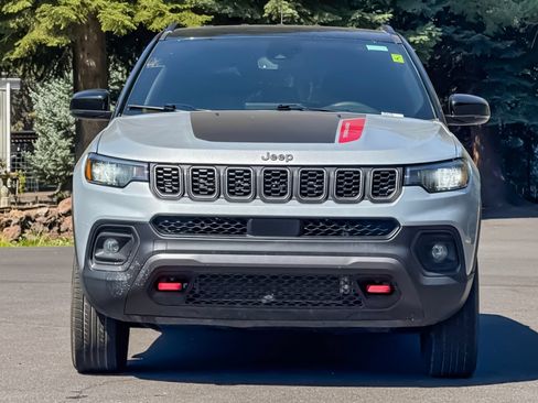 Used 2025 Jeep Compass Trailhawk AWD/4WD image 10