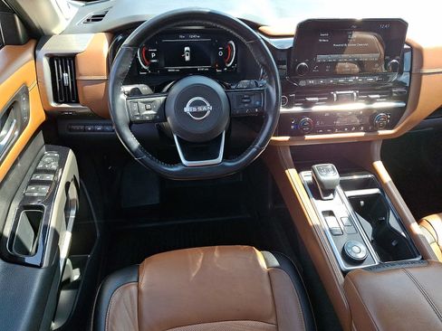 Used 2023 Nissan Pathfinder Platinum AWD/4WD image 12