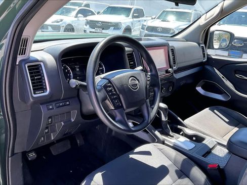 Used 2022 Nissan Frontier SV w/ Technology Package RWD image 2