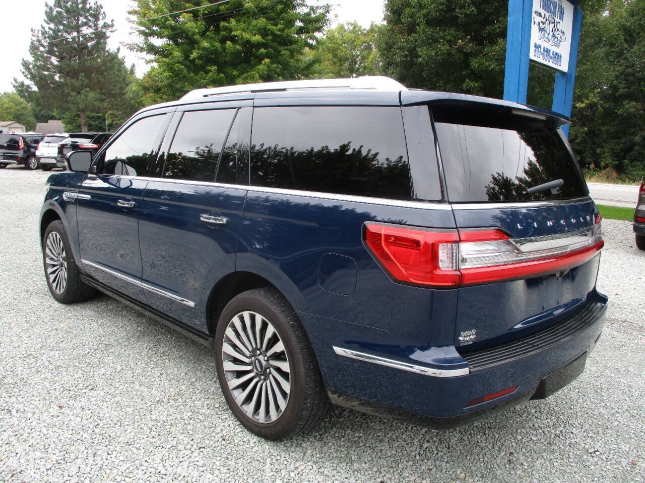 Used 2018 Lincoln Navigator Reserve w/ Technology Package AWD/4WD image 3