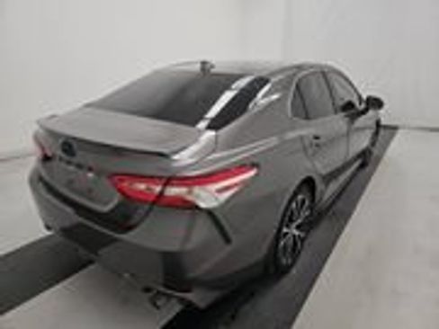 Used 2020 Toyota Camry SE FWD image 4