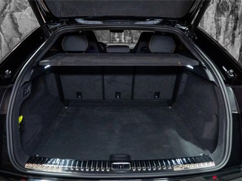 Used 2021 Lamborghini Urus image 21