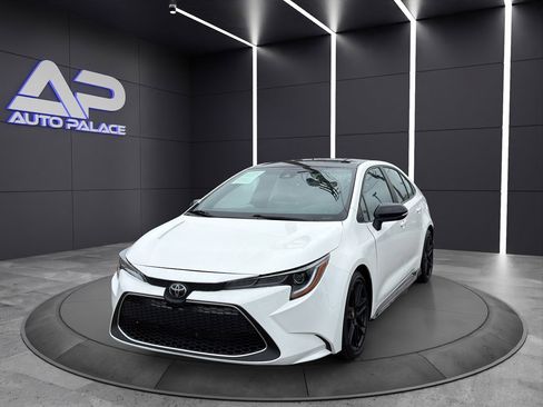 Used 2022 Toyota Corolla SE FWD image 1