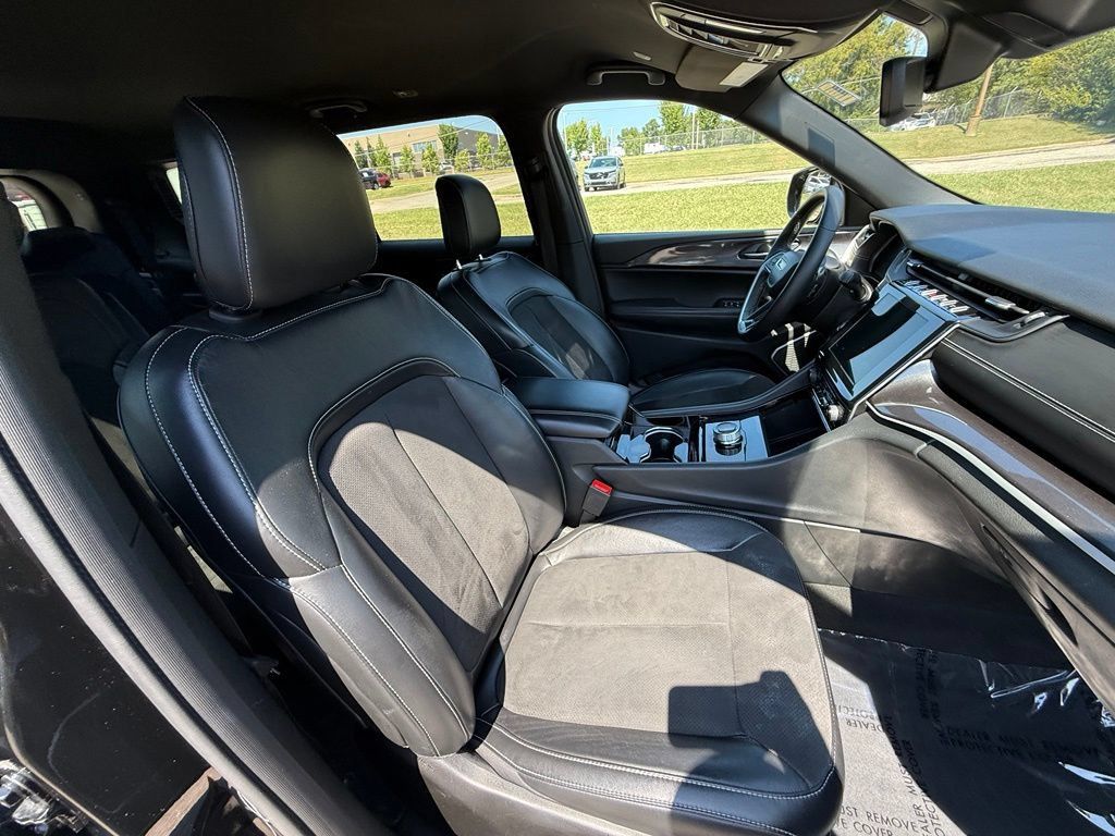 Used 2021 Jeep Grand Cherokee L Laredo AWD/4WD image 40