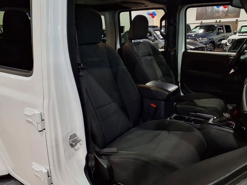 Used 2019 Jeep Wrangler Unlimited Sahara AWD/4WD image 20