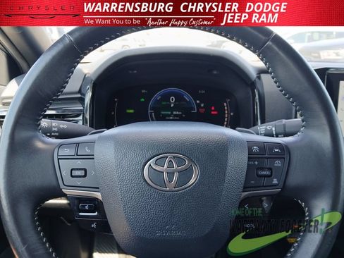 Used 2025 Toyota Camry SE FWD image 20